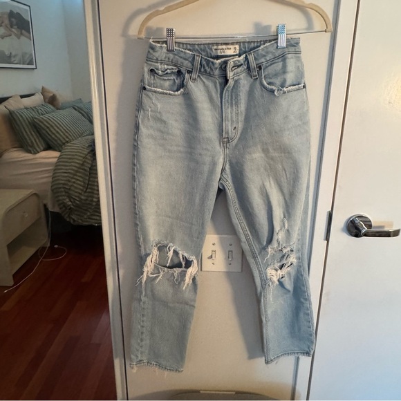 Abercrombie & Fitch The Mom High High Light Blue Ripped Knee Jenas - Picture 2 of 7